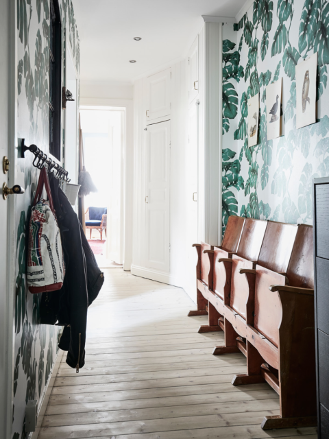 hal met botanisch behangpapier